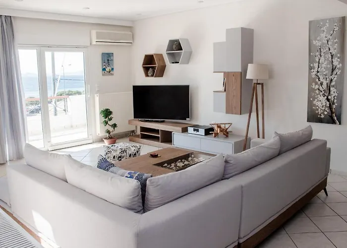 Luxury Seaview Apartment By The Sea